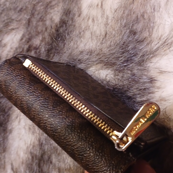 Michael Kors  wallet - Picture 2 of 16